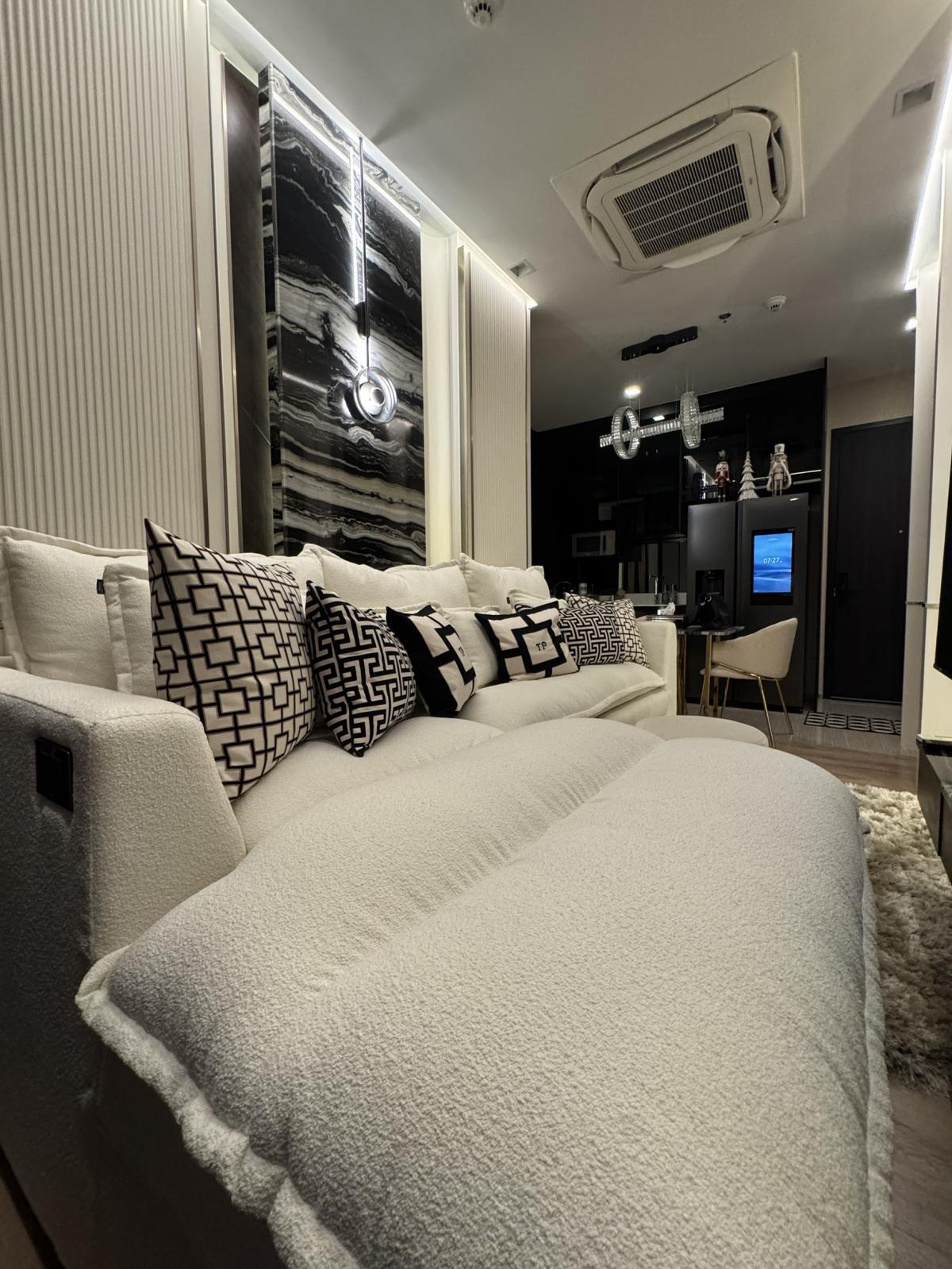 For RentCondoAri,Anusaowaree : Luxury condo Noble Around Ari 2 bedrooms in the heart of Ari
For rent 70,000 baht/month Near BTS, fully equipped facilities!