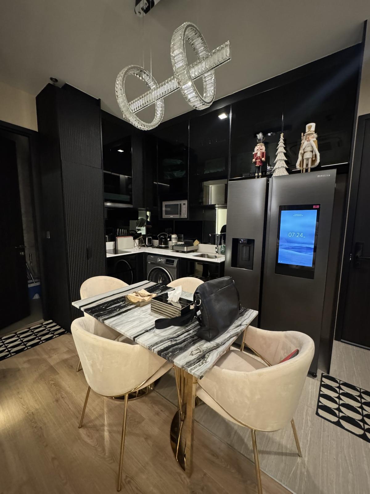 For RentCondoAri,Anusaowaree : Luxury condo Noble Around Ari 2 bedrooms in the heart of Ari
For rent 70,000 baht/month Near BTS, fully equipped facilities!