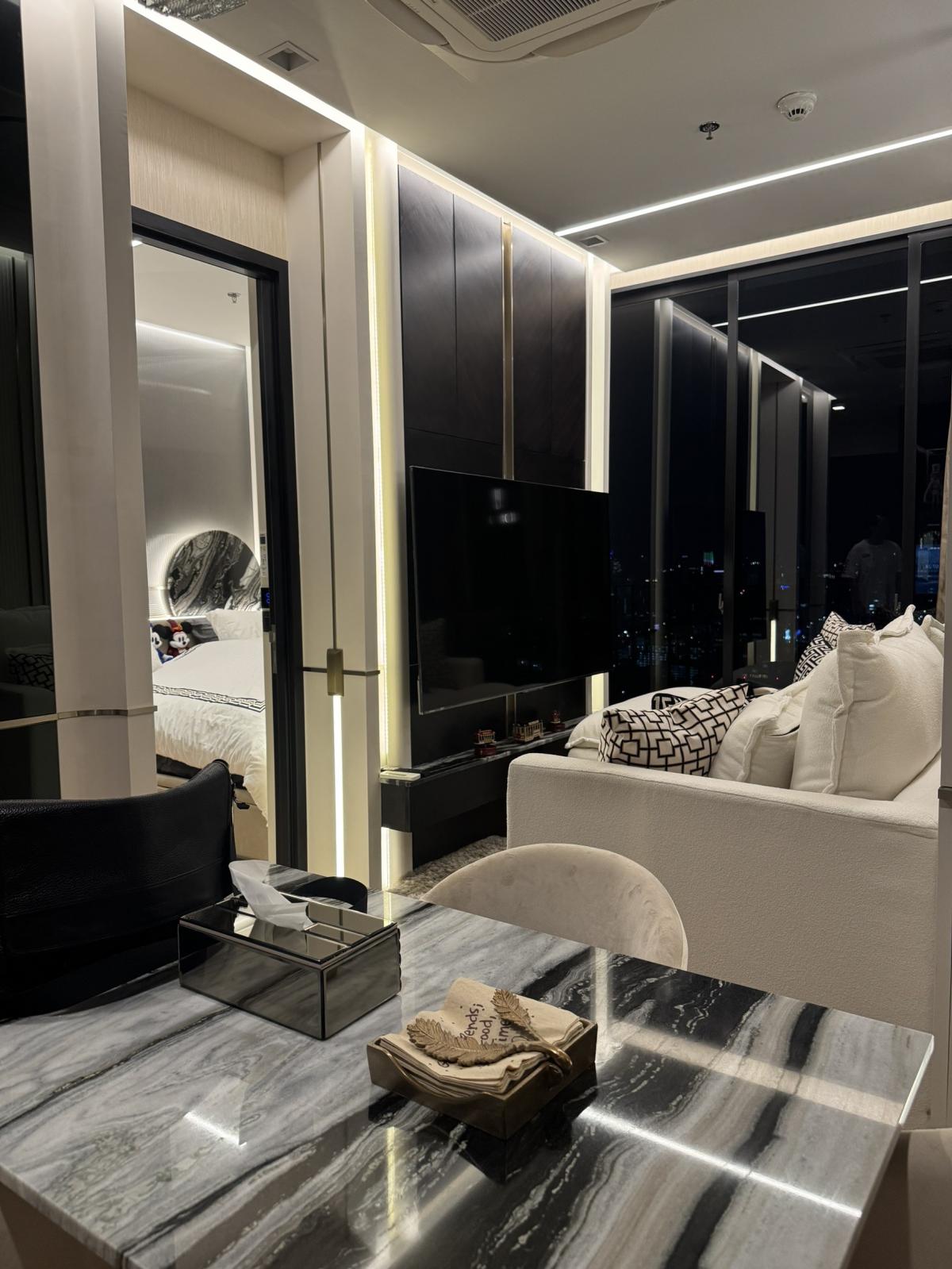 For RentCondoAri,Anusaowaree : Luxury condo Noble Around Ari 2 bedrooms in the heart of Ari
For rent 70,000 baht/month Near BTS, fully equipped facilities!