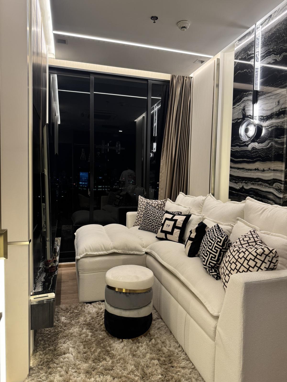 For RentCondoAri,Anusaowaree : Luxury condo Noble Around Ari 2 bedrooms in the heart of Ari
For rent 70,000 baht/month Near BTS, fully equipped facilities!