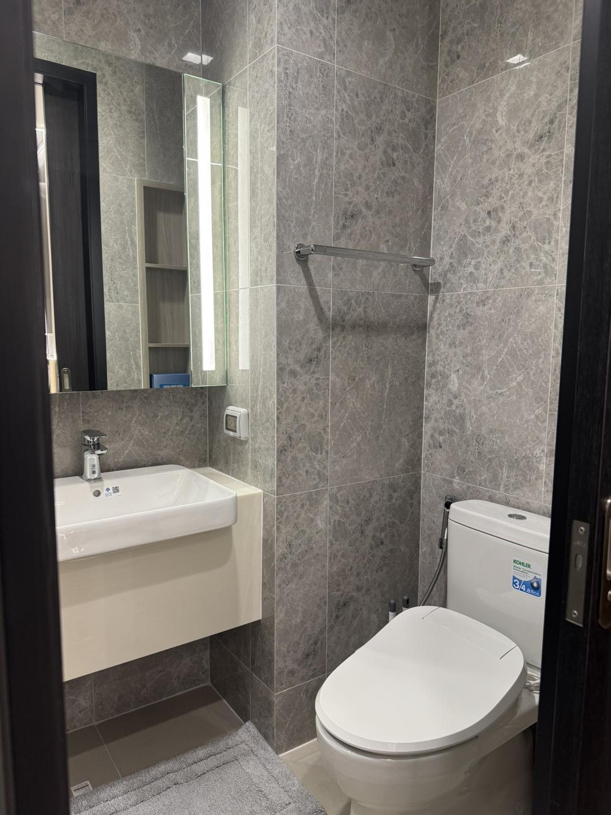 For RentCondoAri,Anusaowaree : Luxury condo Noble Around Ari 2 bedrooms in the heart of Ari
For rent 70,000 baht/month Near BTS, fully equipped facilities!