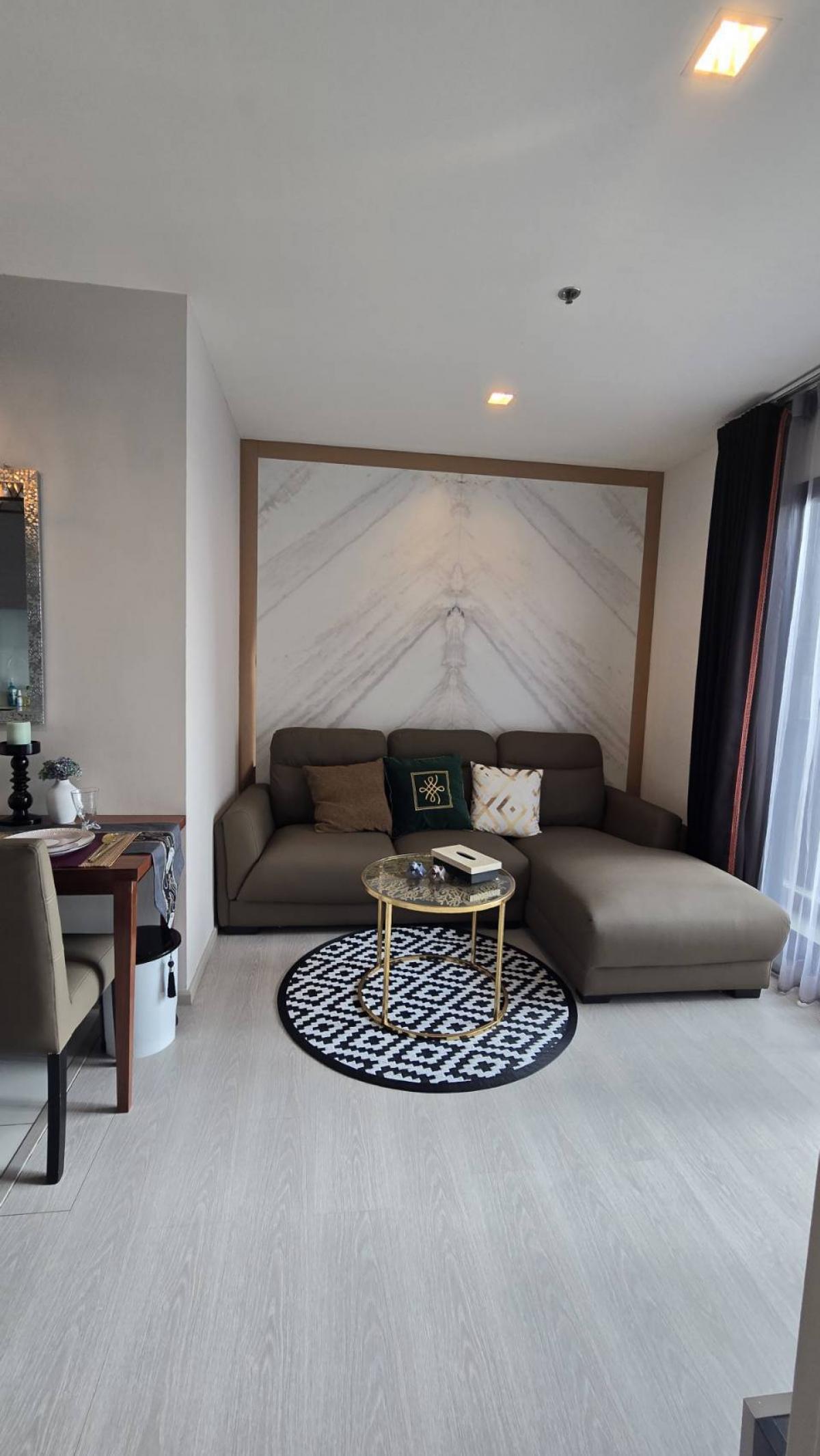 For RentCondoSukhumvit, Asoke, Thonglor : Rent RHYTHM Sukhumvit 36-38 next to Thonglor BTS for 28,000 Baht/month
1 bedroom 33 sqm. with complete facilities!