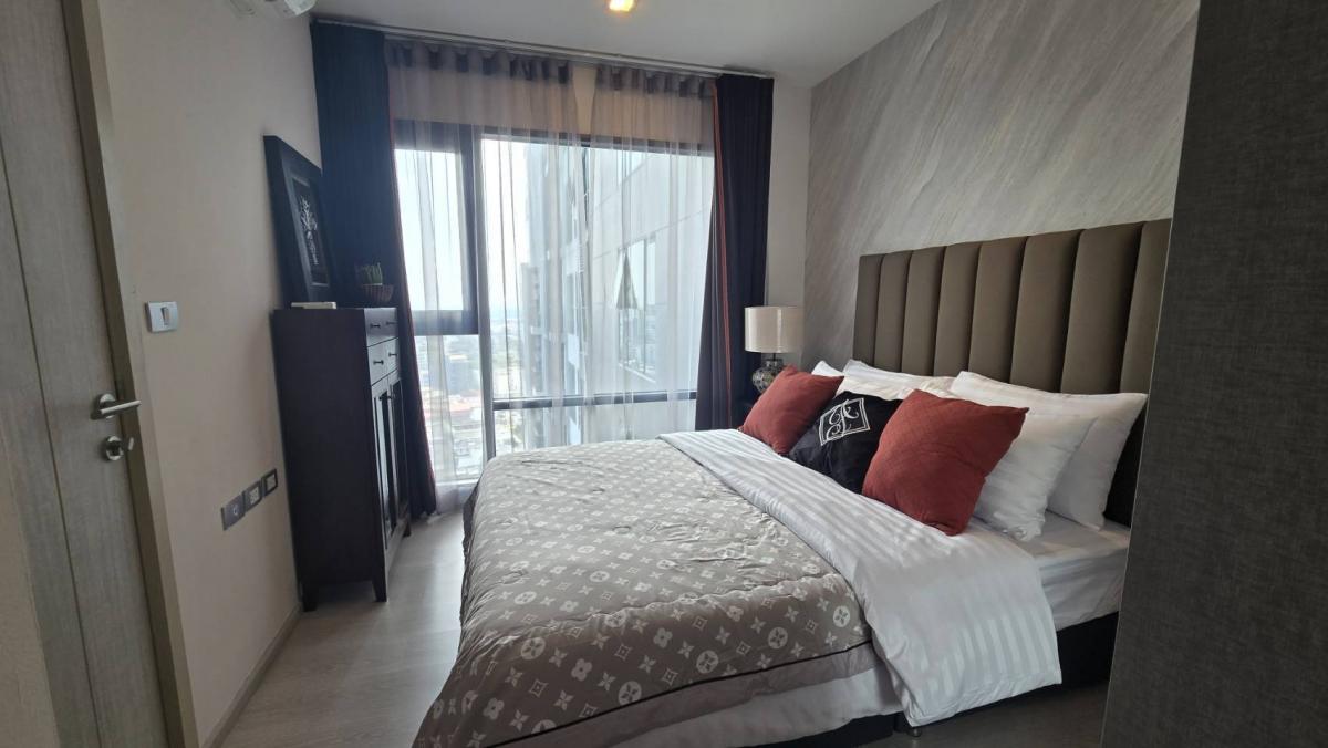 For RentCondoSukhumvit, Asoke, Thonglor : Rent RHYTHM Sukhumvit 36-38 next to Thonglor BTS for 28,000 Baht/month
1 bedroom 33 sqm. with complete facilities!