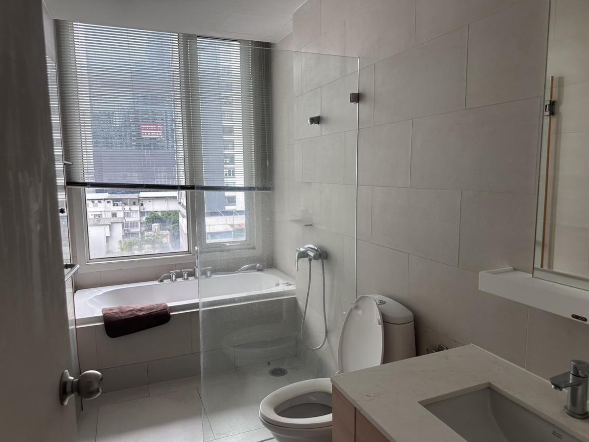 For SaleCondoRatchathewi,Phayathai : 03/04/2026, Interesting investment! Condo Villa Ratchatewi 72 sq.m. near BTS Ratchathewi
Good price 10.8 million THB with complete facilities waiting for you to own! 0642748883