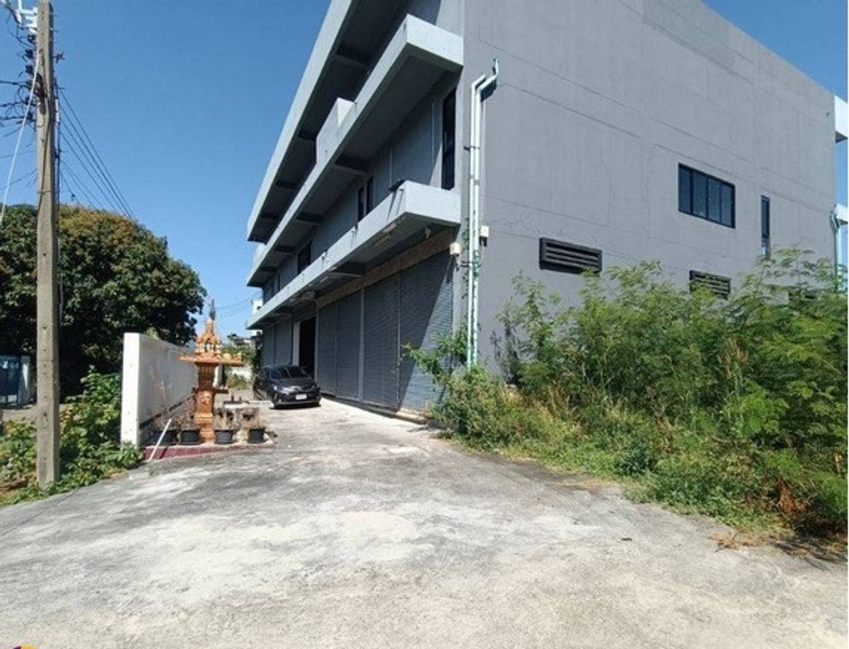 For RentShop HouseNawamin, Ramindra : Code C7060 Commercial building for rent, 3 floors, 5 units, with 12 rooms, Nawamin Road, near Seri Thai Road. Near The Mall Bangkapi