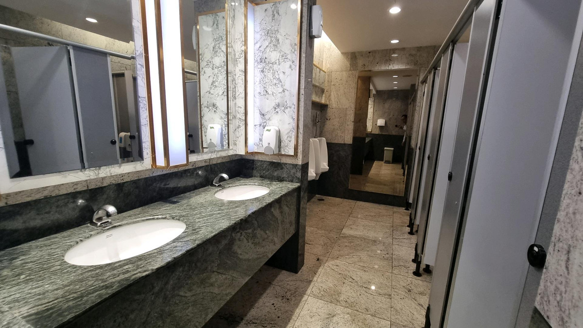 ให้เช่าสำนักงานสุขุมวิท อโศก ทองหล่อ : สำนักงานให้เช่า ทำเลอโศก ติด BTS / MRT 412 ตรม ตกแต่งหรู