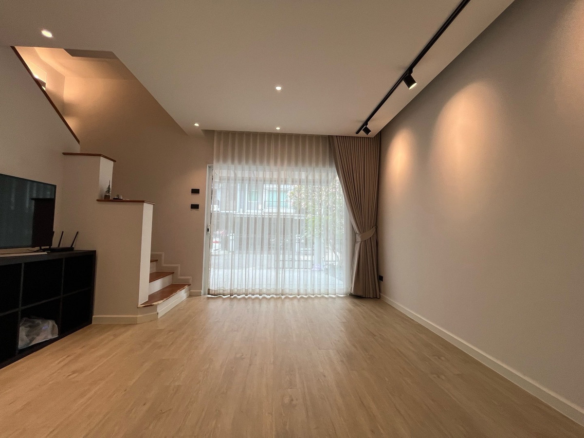 For RentTownhomeLadkrabang, Suwannaphum Airport : RH021826 Townhome for rent, 3 floors, 3 bedrooms, newly renovated at The Metro Rama 9 near ARL Hua Mak.