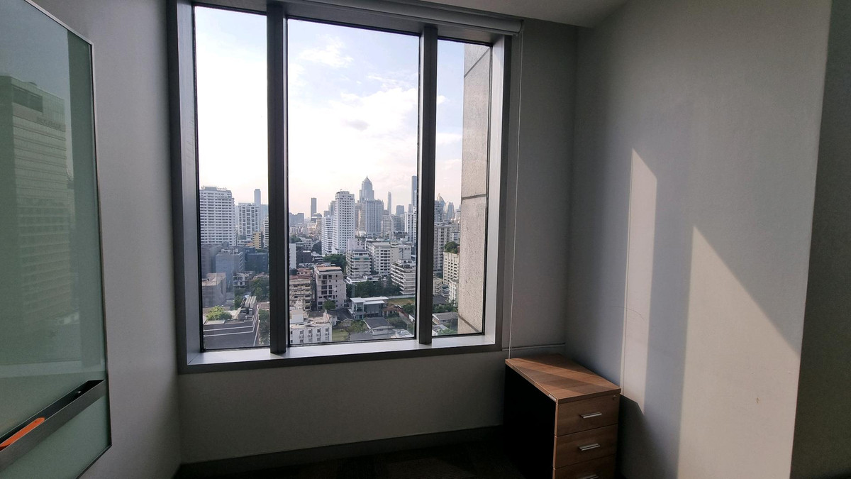 ให้เช่าสำนักงานสุขุมวิท อโศก ทองหล่อ : สำนักงานให้เช่า ทำเลอโศก ติด BTS / MRT 375.96 ตรม