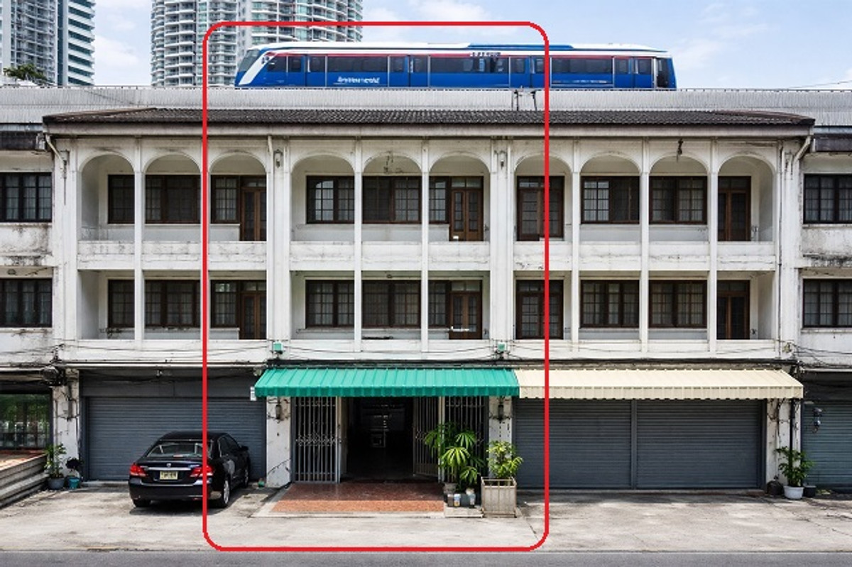 For RentShop HouseSapankwai,Jatujak : Central Ladprao900m. BTS Phahonyothin24 400m. 3.5-story commercial building for rent 2-3beds 2 bathr
