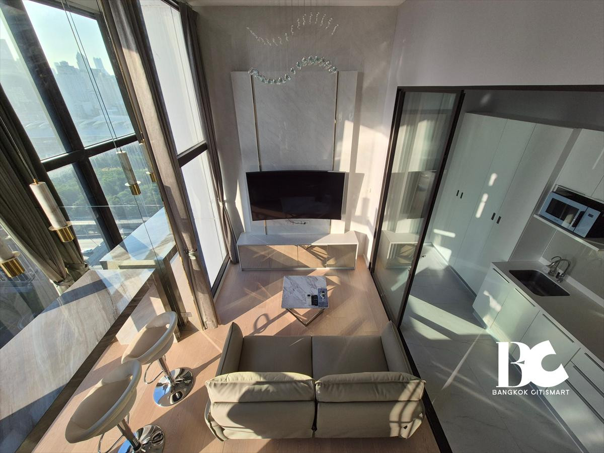 ให้เช่าคอนโดพระราม 9 เพชรบุรีตัดใหม่ RCA : ✨ ห้อง LOFT เพดานสูง! Chewathai Residence Asoke | 1 นอน 45 ตร.ม. | วิวเมืองสวย โปร่งสบาย เหมือนอยู่บ้าน ใกล้ MRT พระราม 9 & ARL มักกะสัน ✨