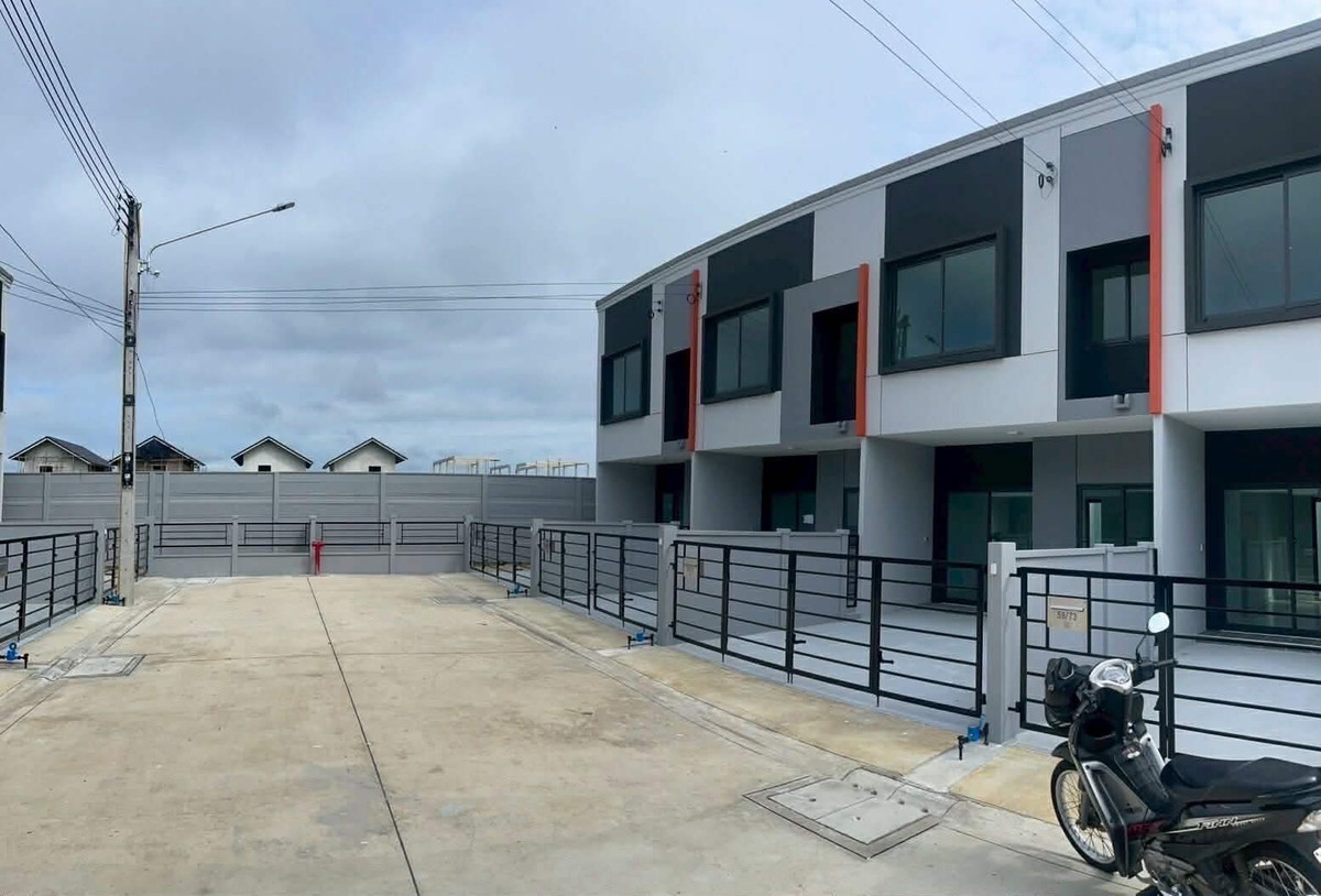 For RentTownhomePathum Thani,Rangsit, Thammasat : ME2500704 New 2-story house for rent, Pleno Town, Lam Luk Ka Khlong 7-Wongwaen, comfortable to live in, fully furnished throughout the house. Ready to move in immediately.