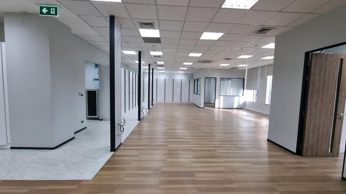 ให้เช่าสำนักงานสุขุมวิท อโศก ทองหล่อ : สำนักงานให้เช่า ทำเลอโศก ติด BTS / MRT 412 ตรม ตกแต่งหรู