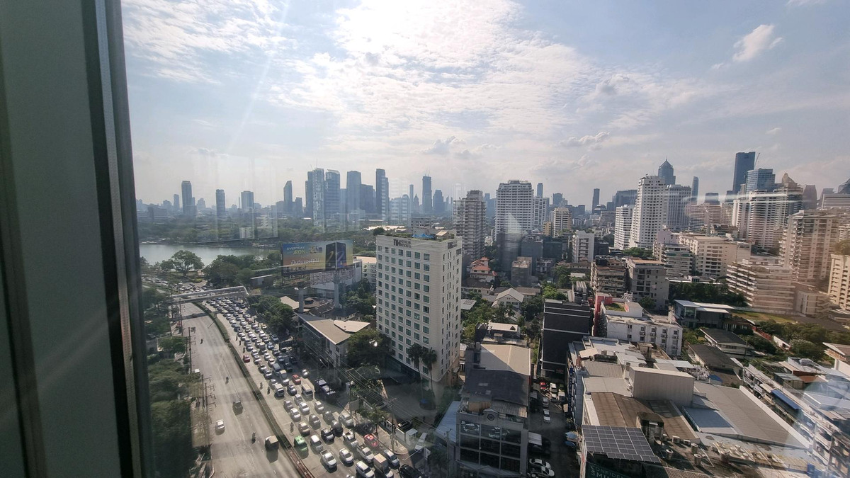 ให้เช่าสำนักงานสุขุมวิท อโศก ทองหล่อ : สำนักงานให้เช่า ทำเลอโศก ติด BTS / MRT 1,280.39 ตรม.