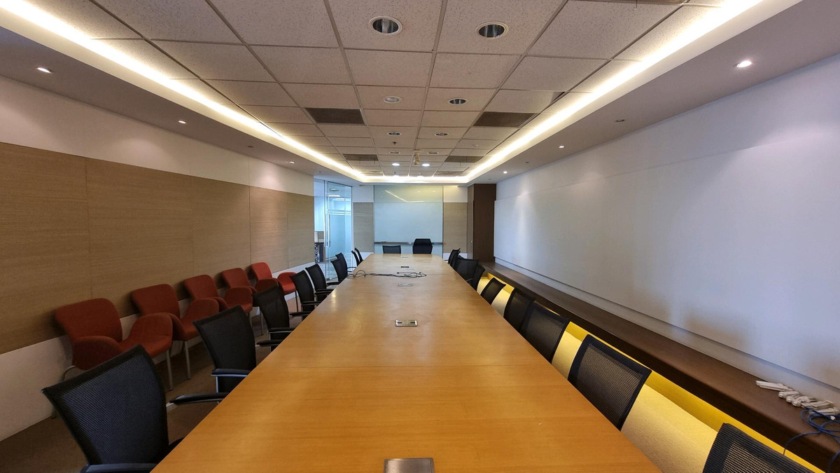 ให้เช่าสำนักงานสุขุมวิท อโศก ทองหล่อ : สำนักงานให้เช่า ทำเลอโศก ติด BTS / MRT 375.96 ตรม