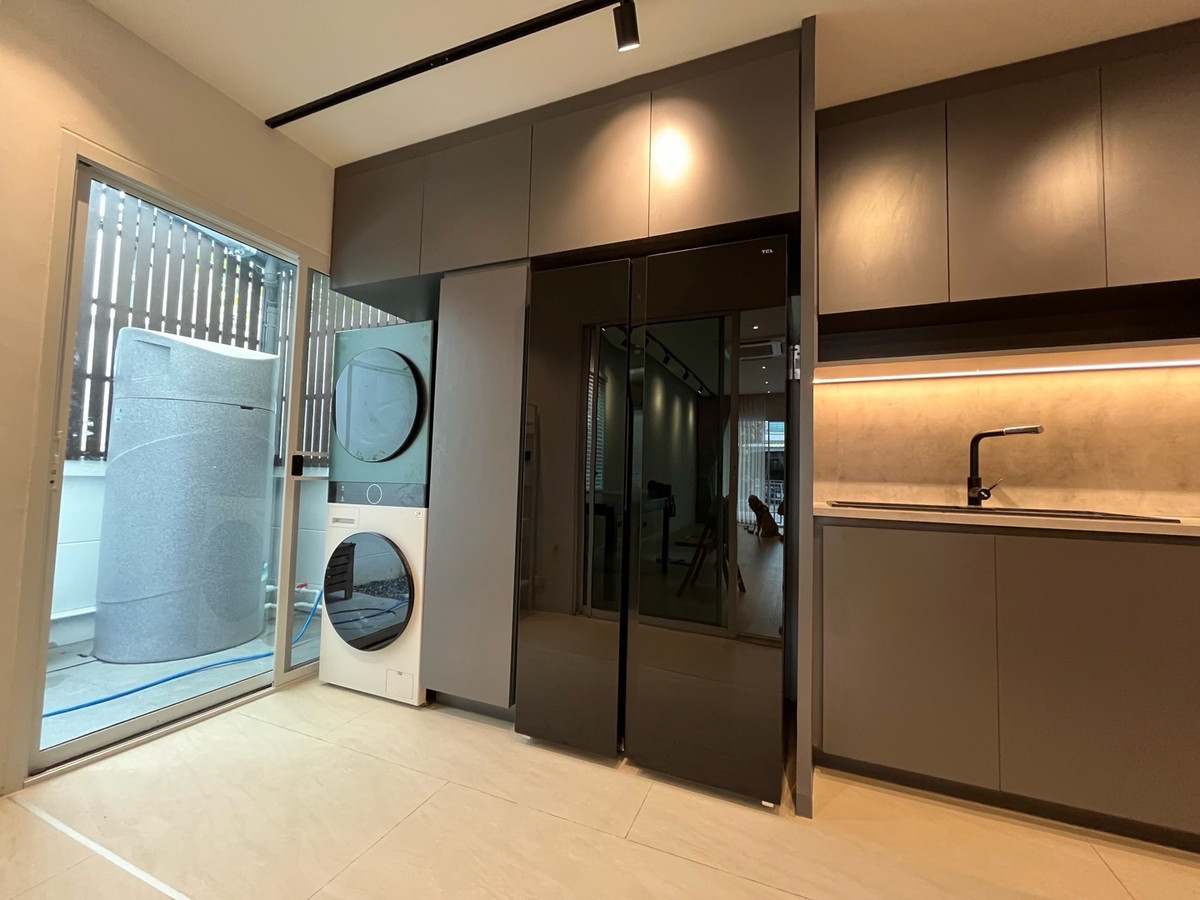 For RentTownhomeLadkrabang, Suwannaphum Airport : RH021826 Townhome for rent, 3 floors, 3 bedrooms, newly renovated at The Metro Rama 9 near ARL Hua Mak.