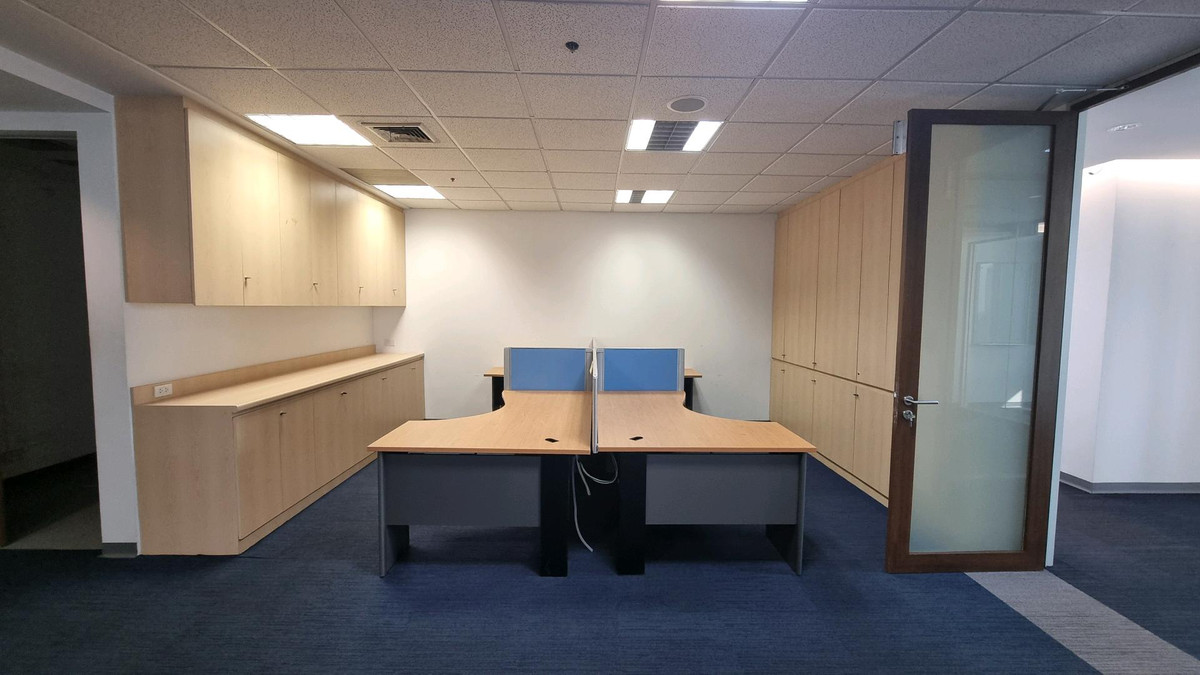 ให้เช่าสำนักงานสุขุมวิท อโศก ทองหล่อ : สำนักงานให้เช่า ทำเลอโศก ติด BTS / MRT 328.61 sqm ตกแต่งแล้ว