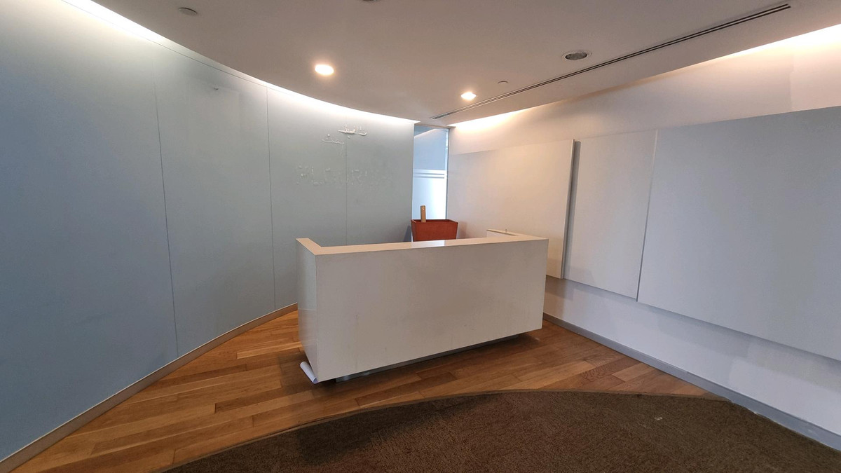 ให้เช่าสำนักงานสุขุมวิท อโศก ทองหล่อ : สำนักงานให้เช่า ทำเลอโศก ติด BTS / MRT 375.96 ตรม