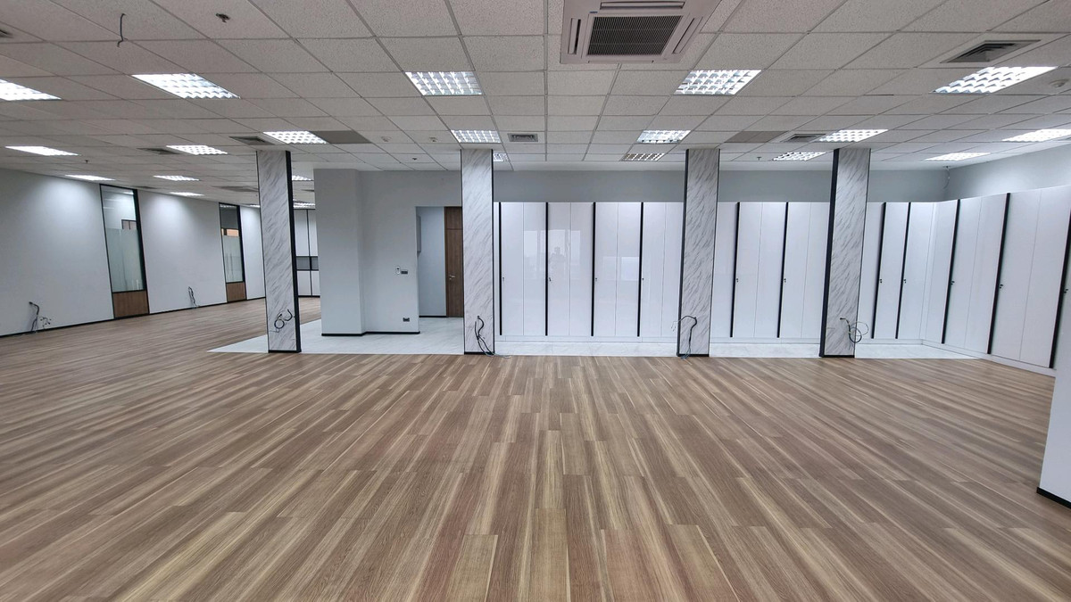 ให้เช่าสำนักงานสุขุมวิท อโศก ทองหล่อ : สำนักงานให้เช่า ทำเลอโศก ติด BTS / MRT 412 ตรม ตกแต่งหรู