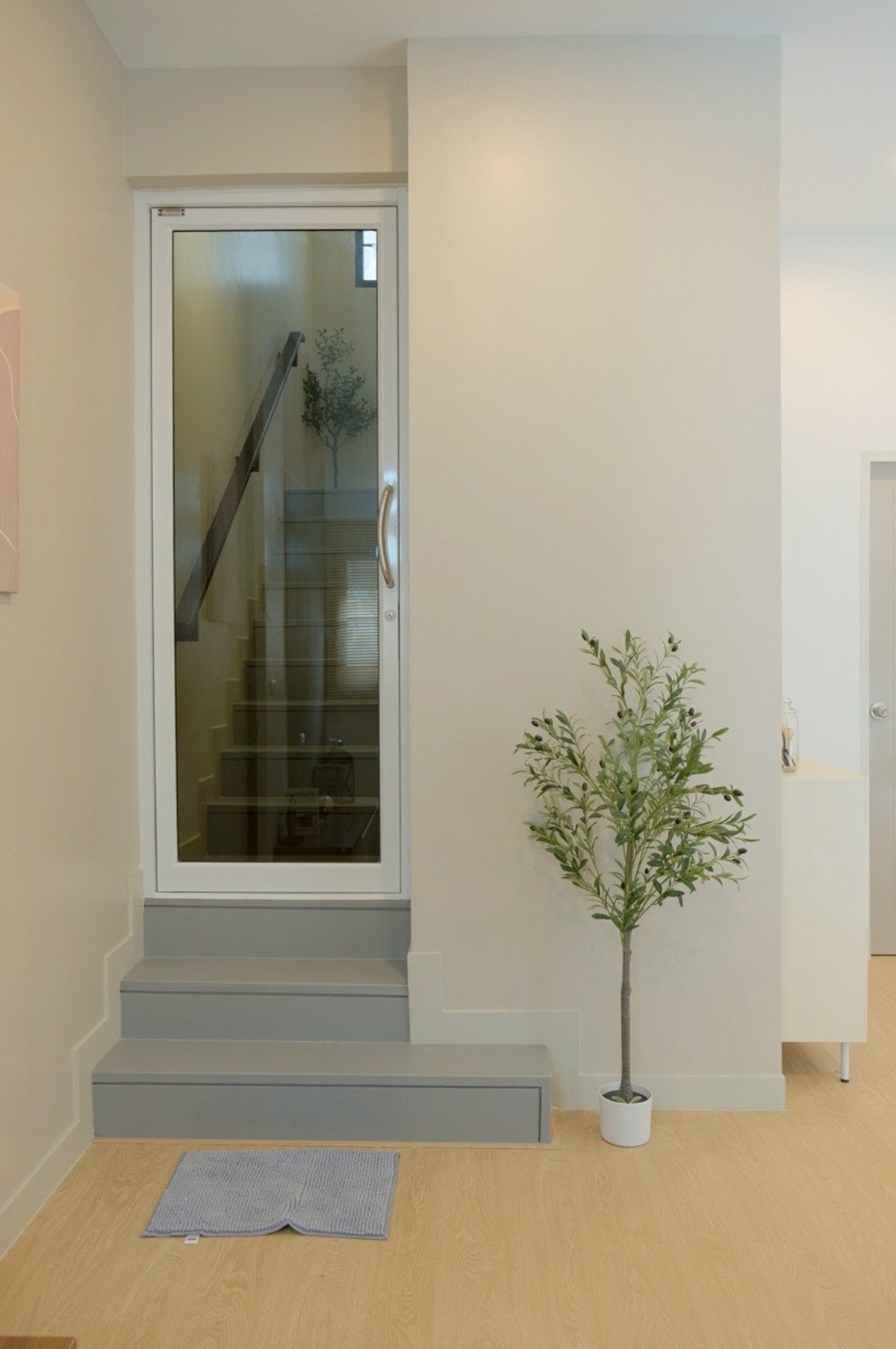 ขายทาวน์โฮมแจ้งวัฒนะ เมืองทอง : ทาวน์โฮม 3 ชั้นรีโนเวทใหม่ ใจกลางเมืองทองธานี ใกล้ทัั้งทางด่วน รถไฟฟ้าสายสีชมพู และห้างร้านของกินเด็ดๆเพียบ