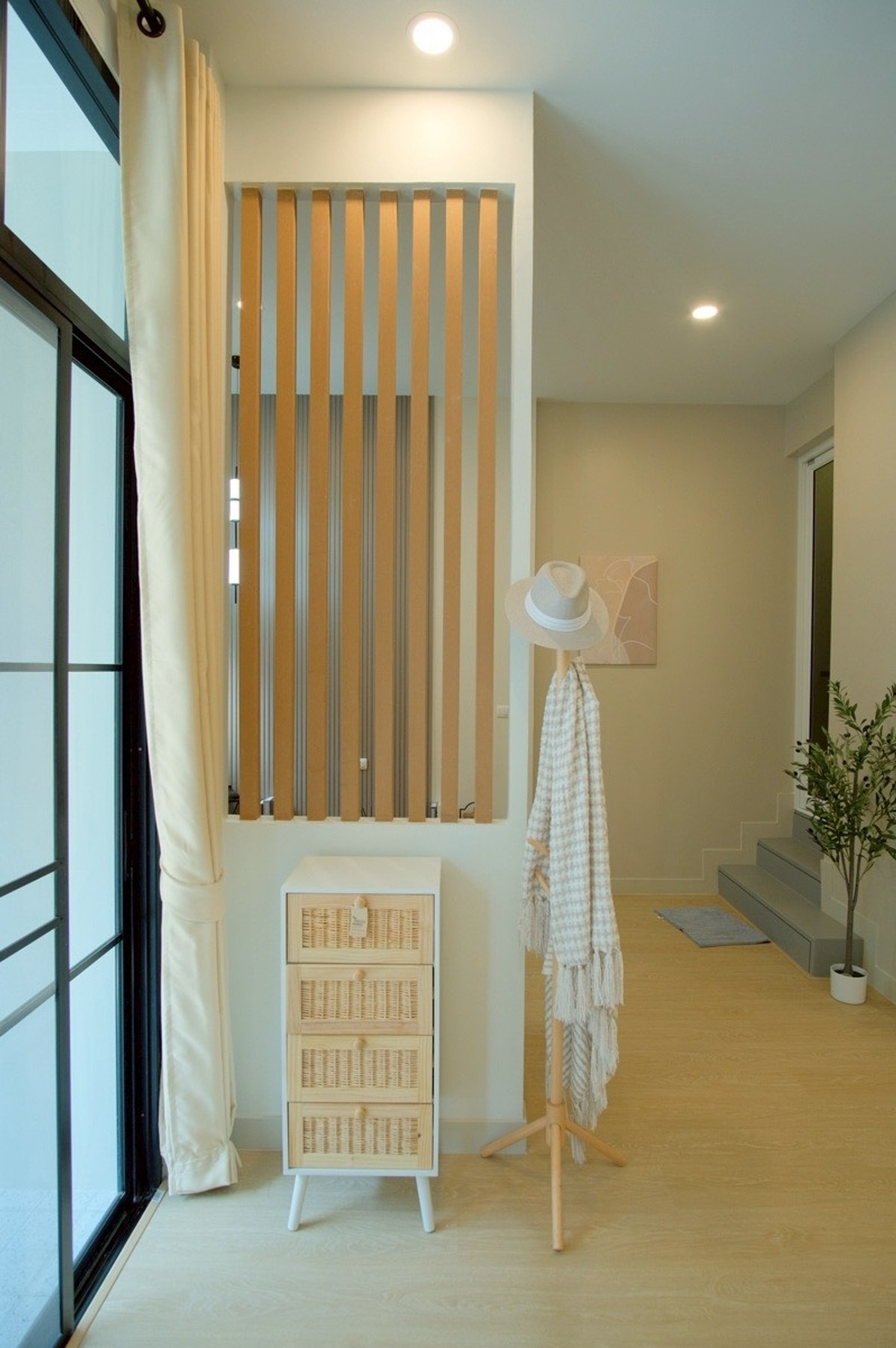 ขายทาวน์โฮมแจ้งวัฒนะ เมืองทอง : ทาวน์โฮม 3 ชั้นรีโนเวทใหม่ ใจกลางเมืองทองธานี ใกล้ทัั้งทางด่วน รถไฟฟ้าสายสีชมพู และห้างร้านของกินเด็ดๆเพียบ