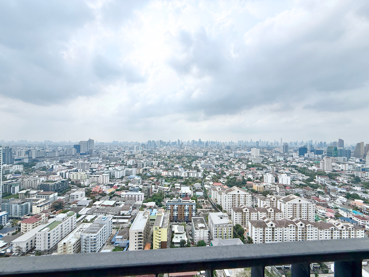 ขายคอนโดลาดพร้าว เซ็นทรัลลาดพร้าว : 🚀 The issara Ladprao - 77ตรม. 2นอน2น้ำ ทิศใต้ ชั้นสูง ราคาดี 092-545-6151 (ทีม)