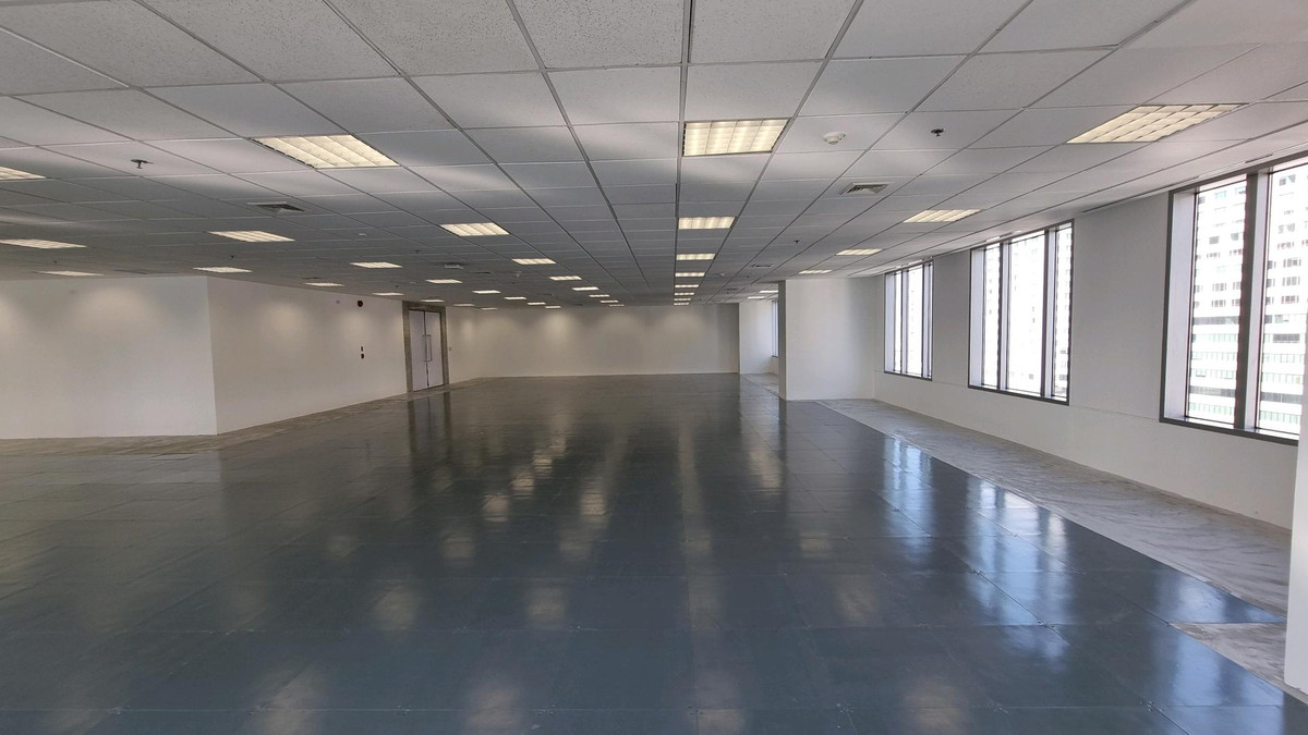 ให้เช่าสำนักงานสุขุมวิท อโศก ทองหล่อ : สำนักงานให้เช่า ทำเลอโศก ติด BTS / MRT 1,280.39 ตรม.