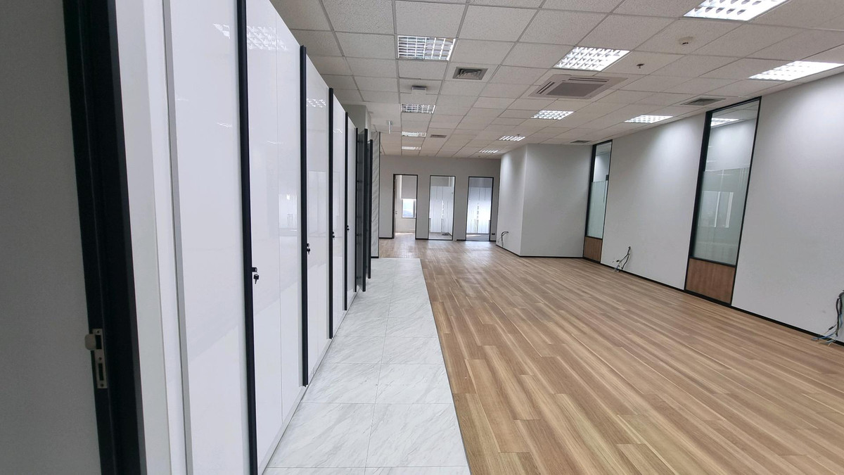 ให้เช่าสำนักงานสุขุมวิท อโศก ทองหล่อ : สำนักงานให้เช่า ทำเลอโศก ติด BTS / MRT 412 ตรม ตกแต่งหรู