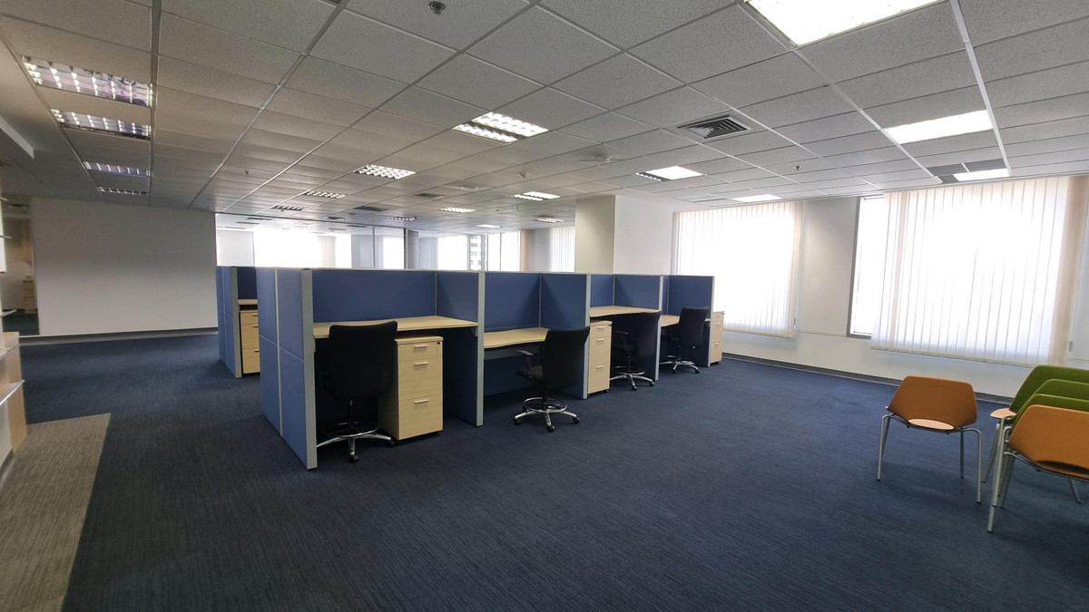 ให้เช่าสำนักงานสุขุมวิท อโศก ทองหล่อ : สำนักงานให้เช่า ทำเลอโศก ติด BTS / MRT 328.61 sqm ตกแต่งแล้ว