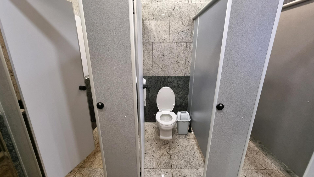 ให้เช่าสำนักงานสุขุมวิท อโศก ทองหล่อ : สำนักงานให้เช่า ทำเลอโศก ติด BTS / MRT 1,280.39 ตรม.