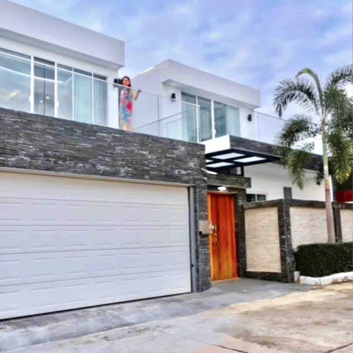 HousePattaya, Bangsaen, Chonburi : For sale/rent house in PALM LAKESIDE VILLAS village.