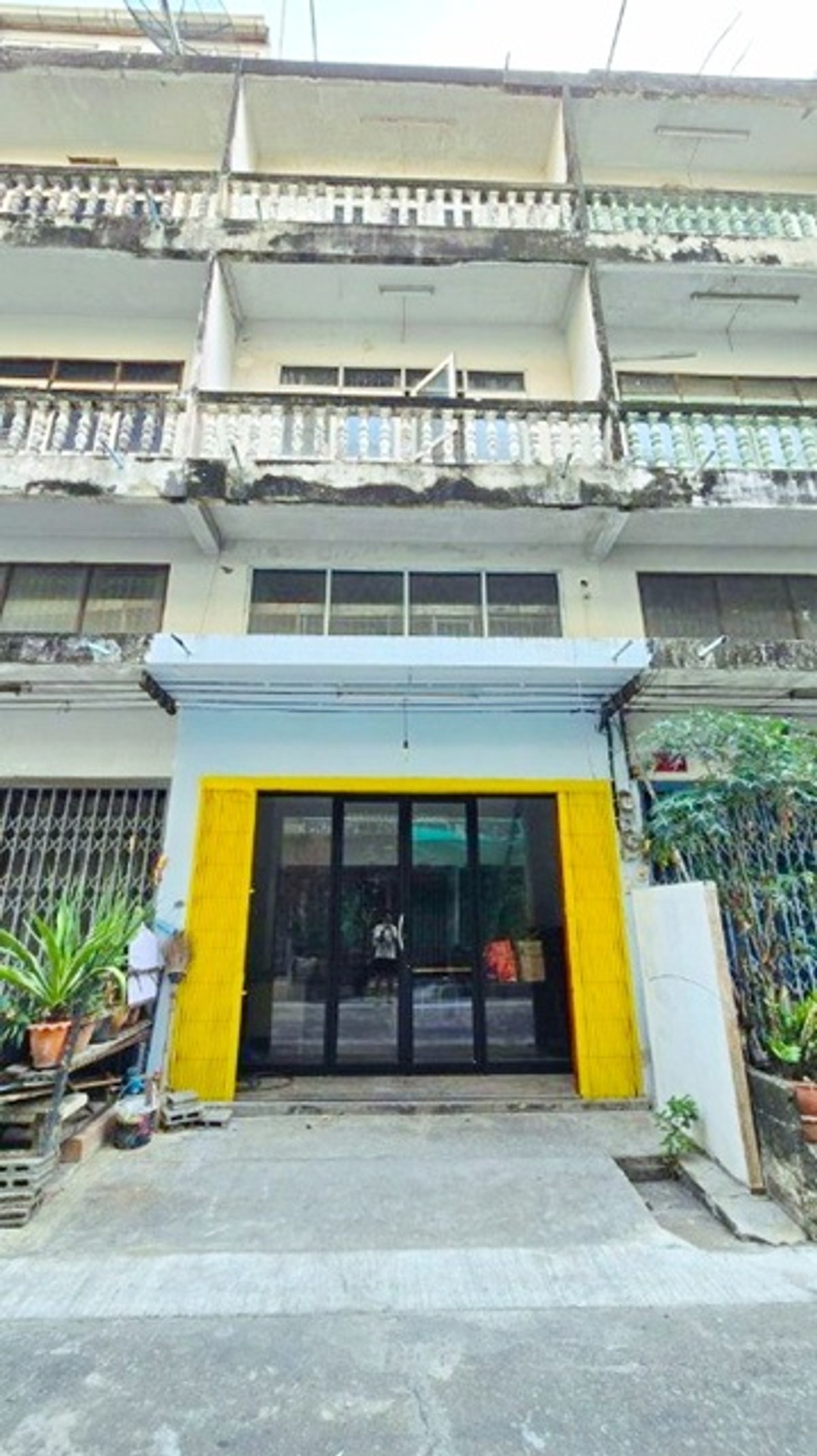 ให้เช่าอาคารพาณิชย์วงเวียนใหญ่ เจริญนคร : BTSวงเวียนใหญ่ 350ม. อาคารพาณิชย์ 3.5 ชั้น ให้เช่าโฮมออฟฟิศ 2-3นอน 2 น้ำ ใกล้ไอคอนสยาม 1.8 กม.โซนสาทร สีลม