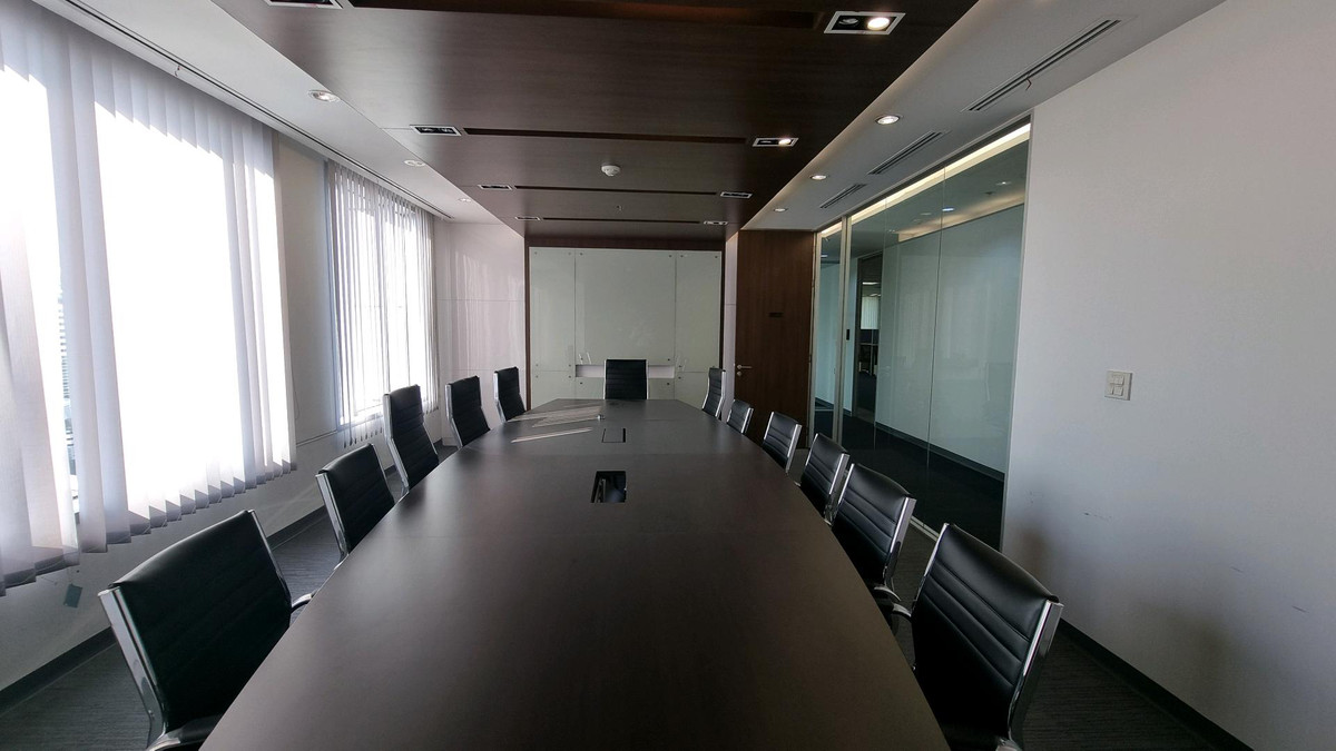 ให้เช่าสำนักงานสุขุมวิท อโศก ทองหล่อ : สำนักงานให้เช่า ทำเลอโศก ติด BTS / MRT 328.61 sqm ตกแต่งแล้ว