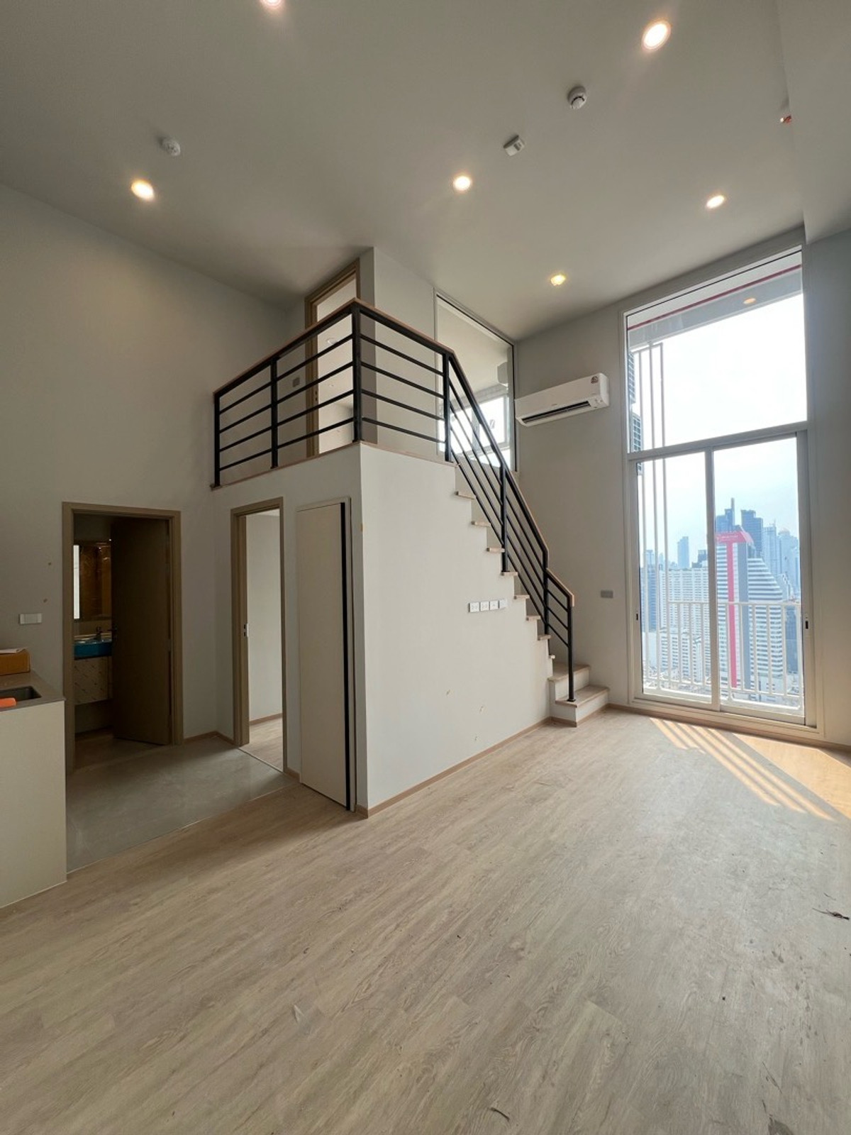 ขายคอนโดสยาม จุฬา สามย่าน : ห้องนี้มองเห็นพลุจาก Iconsiam | ขายด่วน  𝗖𝗨𝗟𝗧𝗨𝗥𝗘 𝗖𝗛𝗨𝗟𝗔 2 ห้องนอน พื้นที่ใช้สอย 60.5 ตรม. ชั้นสูง สนใจนัดชมห้องจริง โทร.062-339-3663