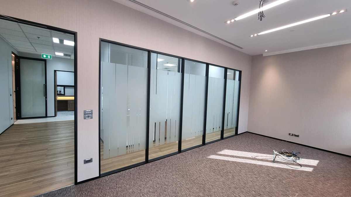 ให้เช่าสำนักงานสุขุมวิท อโศก ทองหล่อ : สำนักงานให้เช่า ทำเลอโศก ติด BTS / MRT 412 ตรม ตกแต่งหรู