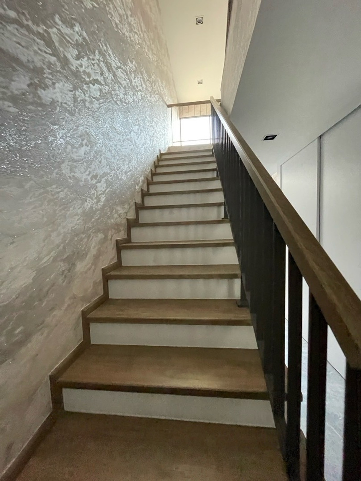 ให้เช่าทาวน์โฮมลาดพร้าว101 แฮปปี้แลนด์ : ให้เช่า – ทาวน์โฮมสุดหรู โครงการ THER LADPRAO 93 (เธอ ลาดพร้าว 93)  วิวสวน บรรยากาศร่มรื่น