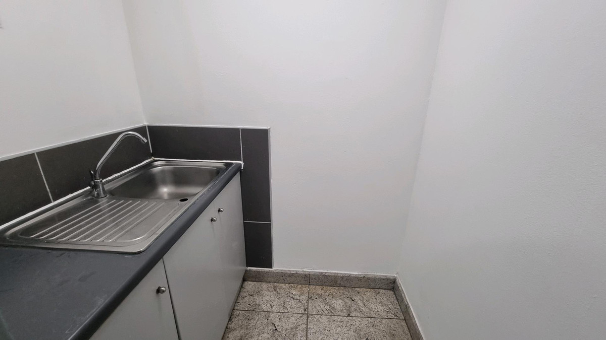 ให้เช่าสำนักงานสุขุมวิท อโศก ทองหล่อ : สำนักงานให้เช่า ทำเลอโศก ติด BTS / MRT 492.64 ตรม ตกแต่งแล้ว