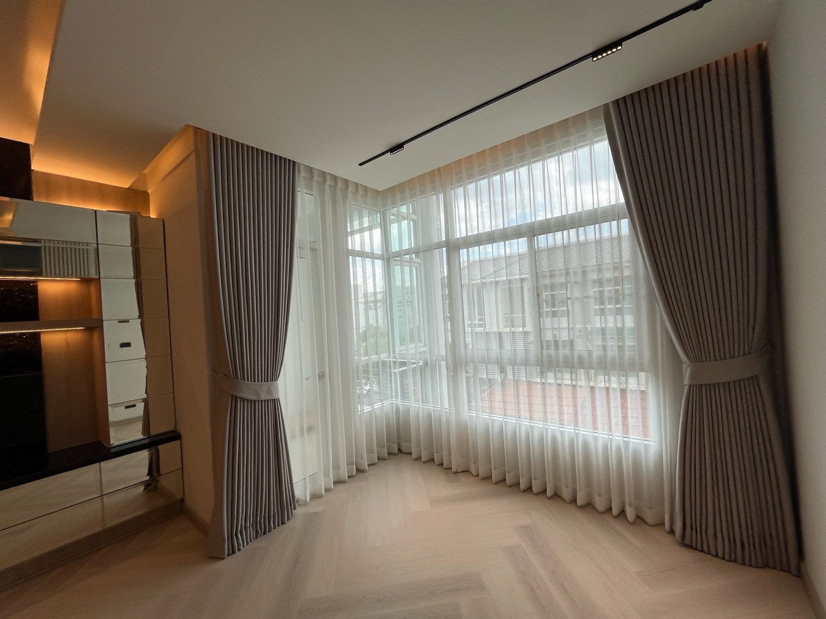 For RentTownhomeLadkrabang, Suwannaphum Airport : RH021826 Townhome for rent, 3 floors, 3 bedrooms, newly renovated at The Metro Rama 9 near ARL Hua Mak.