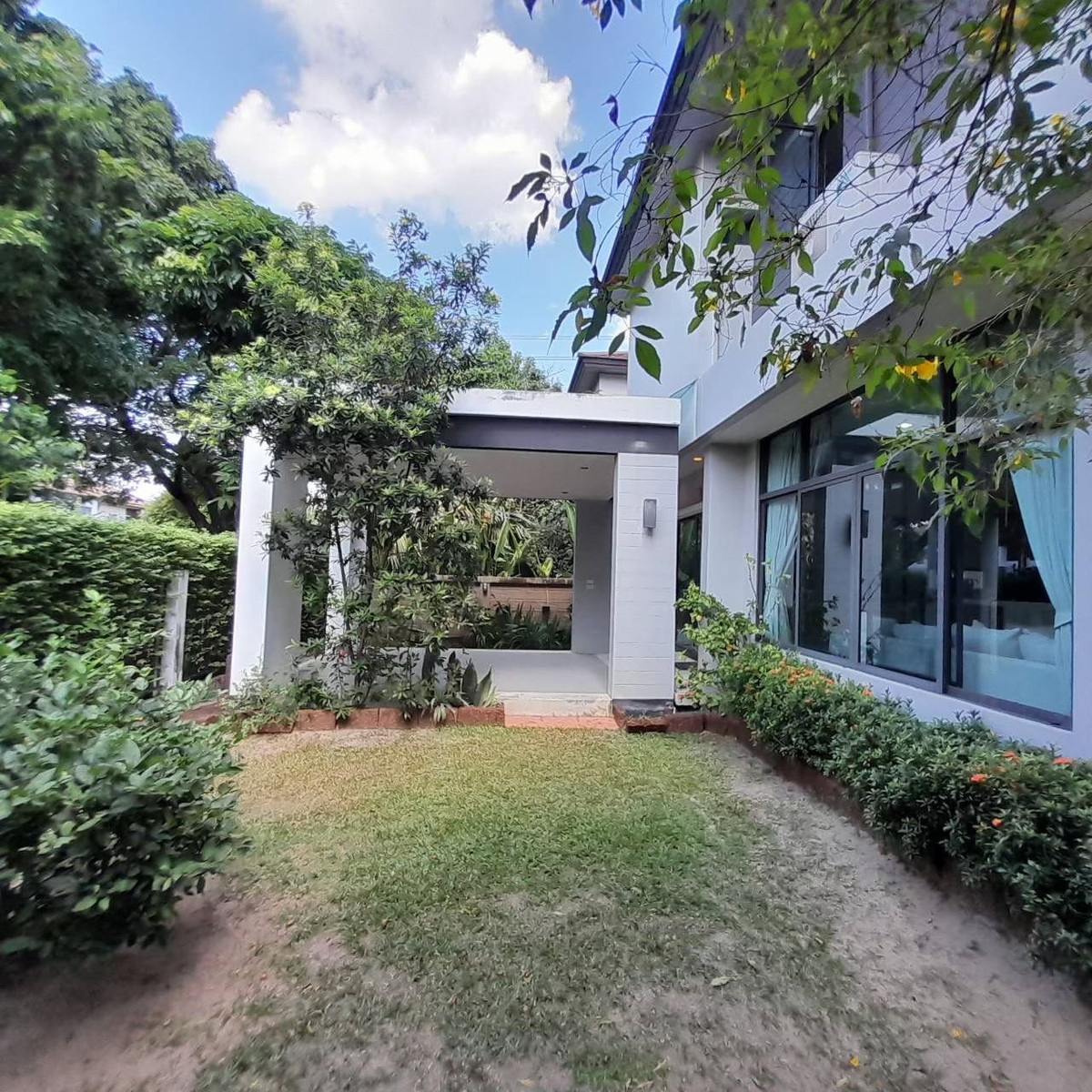 บ้านลาดกระบัง สุวรรณภูมิ : สัมผัสชีวิตระดับ Exclusive ที่ ‘เศรษฐสิริ อ่อนนุช-ศรีนครินทร์’ | บ้านพร้อมอยู่จาก Sansiri