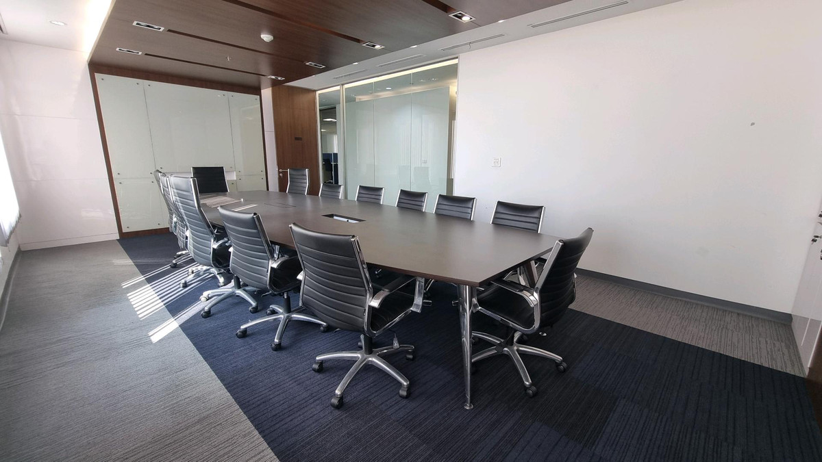 ให้เช่าสำนักงานสุขุมวิท อโศก ทองหล่อ : สำนักงานให้เช่า ทำเลอโศก ติด BTS / MRT 328.61 sqm ตกแต่งแล้ว