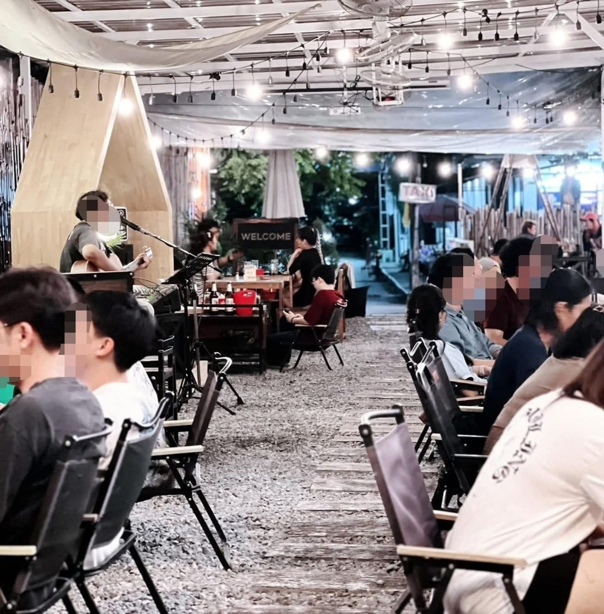 For LeaseholdRetail SpaceSathorn, Narathiwat : Shop for rent, chill-out restaurant + live music, Khlong Kum, near office areas. There are regular customers who watch football and listen to music.