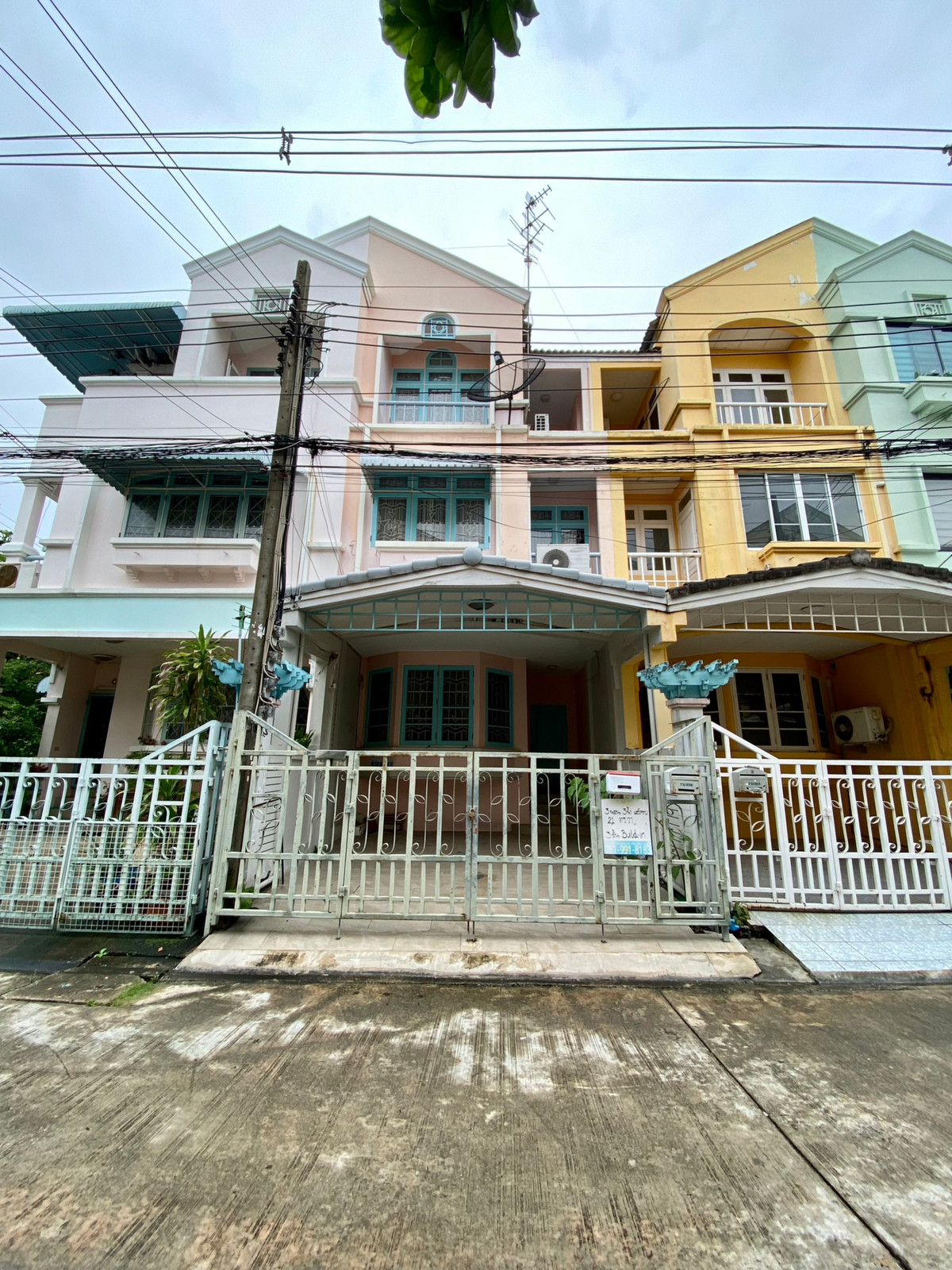 For SaleTownhomeRattanathibet, Sanambinna : Townhouse / Townhome Baan Suan Thon Park Gallery, 3 floors, 21 sq wa, beautifully decorated, ready to move in.