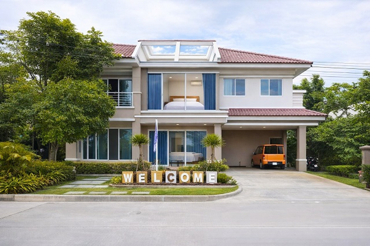 For RentHouseMin Buri, Romklao : Romklao Suvarnabhumi RIS Mistine Motorway Spacious Detached House Sunroof lets in natural light. for