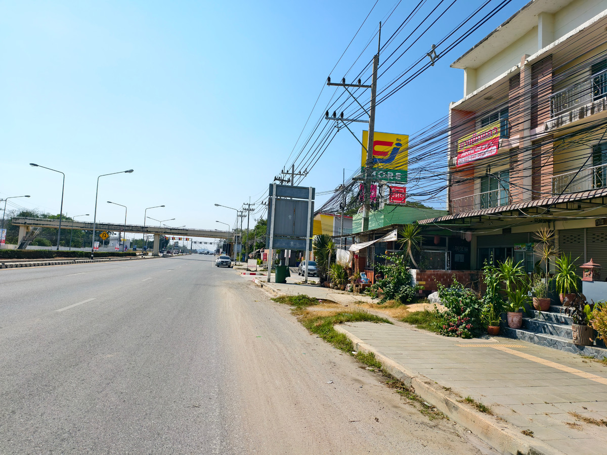 ขายอาคารพาณิชย์พัทยา บางแสน ชลบุรี สัตหีบ : อาคารพาณิชย์ห้องริม 49 ตร.ว. หน้ากว้าง 6.5 ม.  ติด CJ More ถนนสุขุมวิท กม.5 สัตหีบ  เยื้องสนามกีฬากองทัพเรือ 