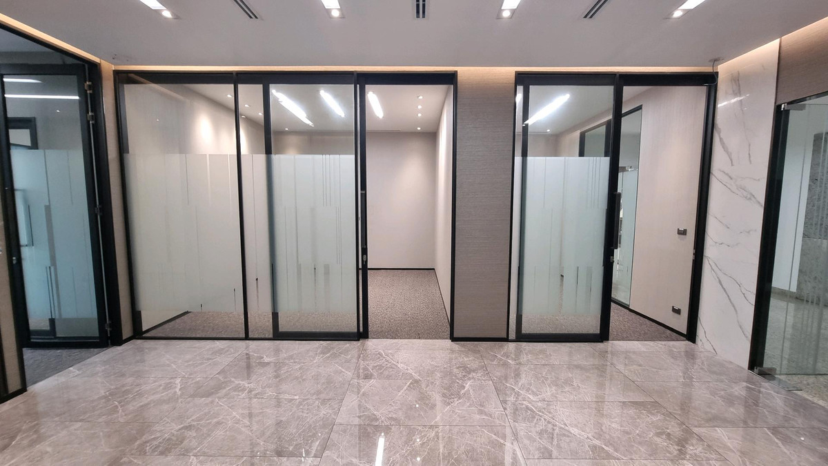 ให้เช่าสำนักงานสุขุมวิท อโศก ทองหล่อ : สำนักงานให้เช่า ทำเลอโศก ติด BTS / MRT 412 ตรม ตกแต่งหรู