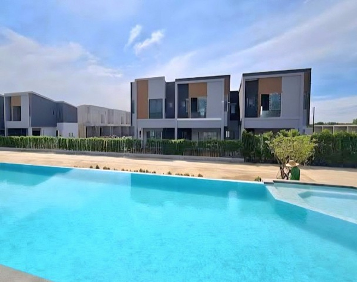 For RentTownhomeSamut Prakan,Samrong : Townhome Pleno new 2 floors Corner plot in front of the garden, parallel to Bangna Trat.