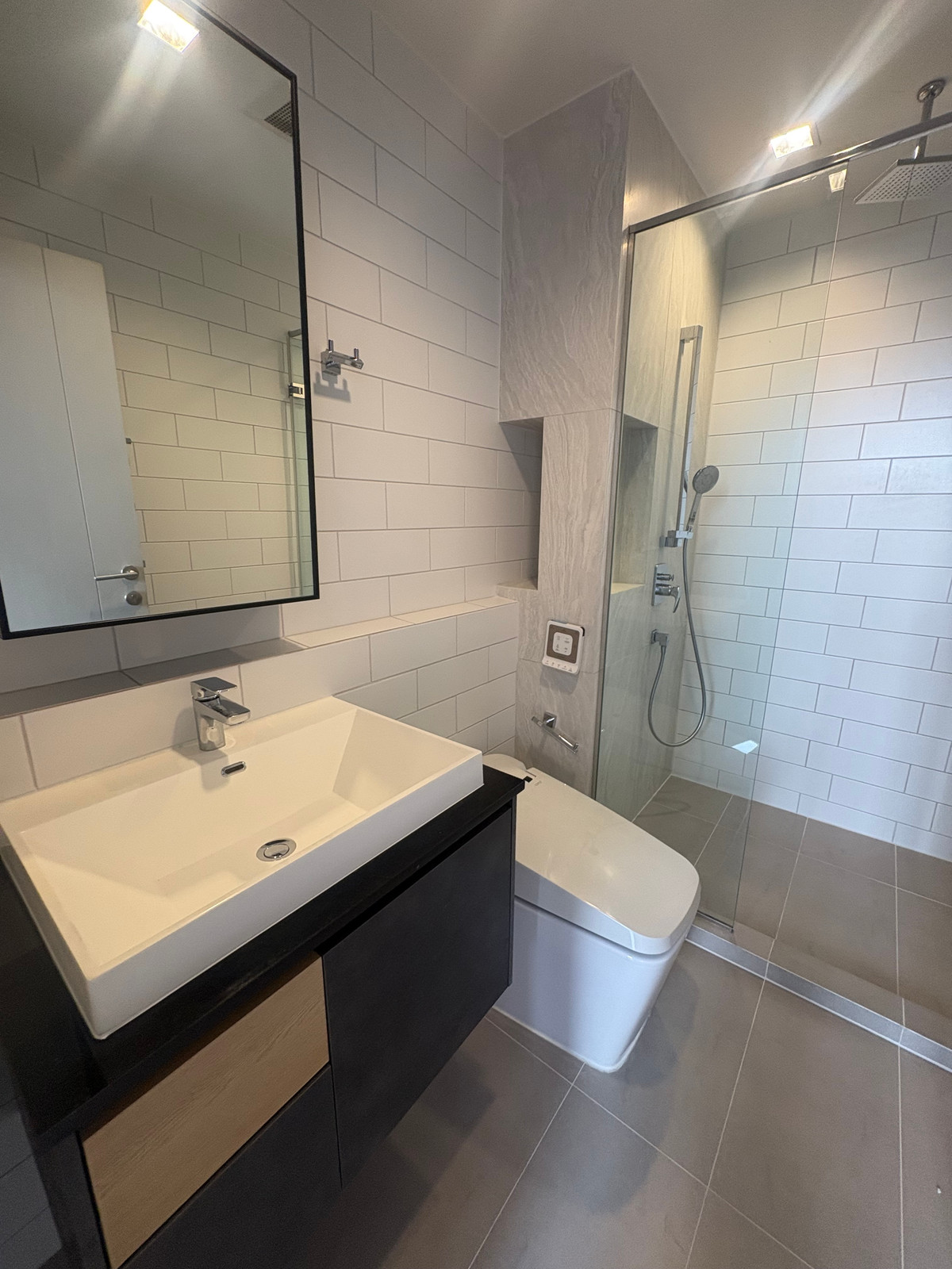 For RentCondoSapankwai,Jatujak : ⚡️The line jatujuk mohchit 35 sqm 20,000⚡️Next to Mrt Morchit, best priceSize Big, spacious room, kind owner. Interested in making an appointment to see the putter? 0928895628 Line :plustor_ss