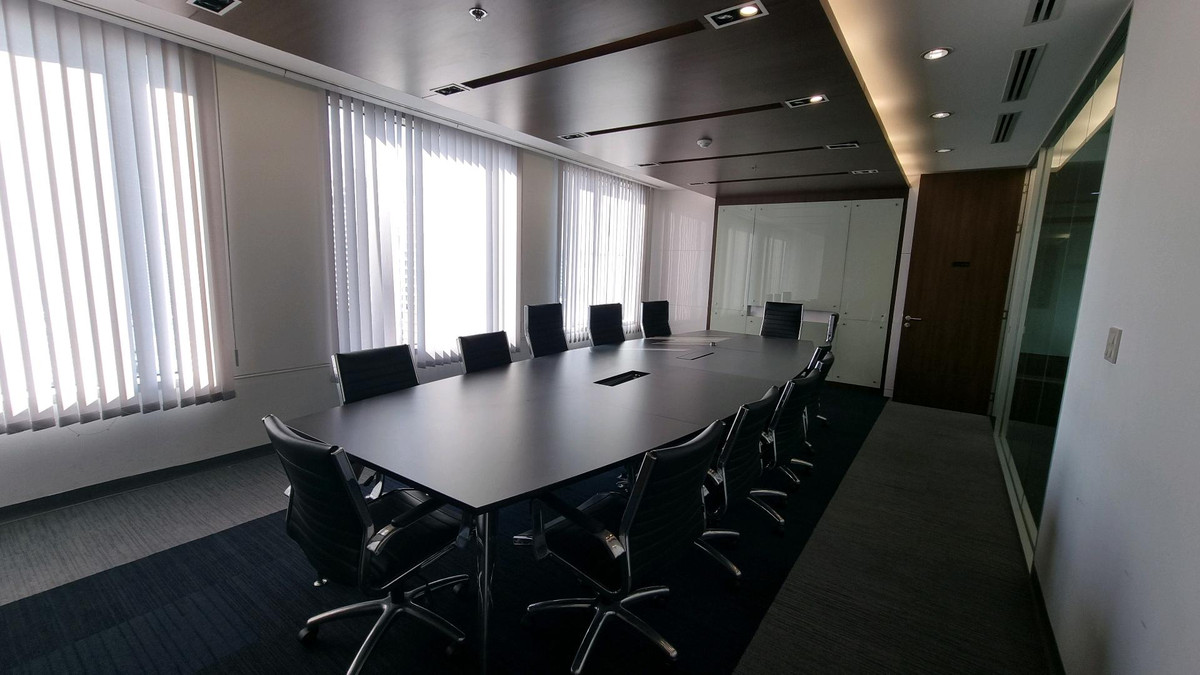 ให้เช่าสำนักงานสุขุมวิท อโศก ทองหล่อ : สำนักงานให้เช่า ทำเลอโศก ติด BTS / MRT 328.61 sqm ตกแต่งแล้ว