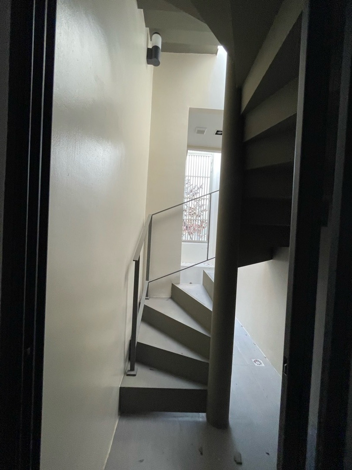 ให้เช่าทาวน์โฮมลาดพร้าว101 แฮปปี้แลนด์ : ให้เช่า – ทาวน์โฮมสุดหรู โครงการ THER LADPRAO 93 (เธอ ลาดพร้าว 93)  วิวสวน บรรยากาศร่มรื่น