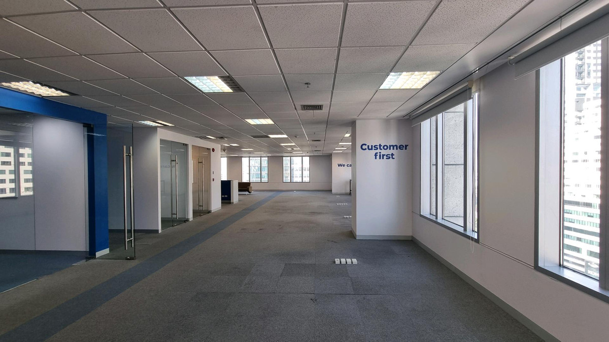 ให้เช่าสำนักงานสุขุมวิท อโศก ทองหล่อ : สำนักงานให้เช่า ทำเลอโศก ติด BTS / MRT 492.64 ตรม ตกแต่งแล้ว