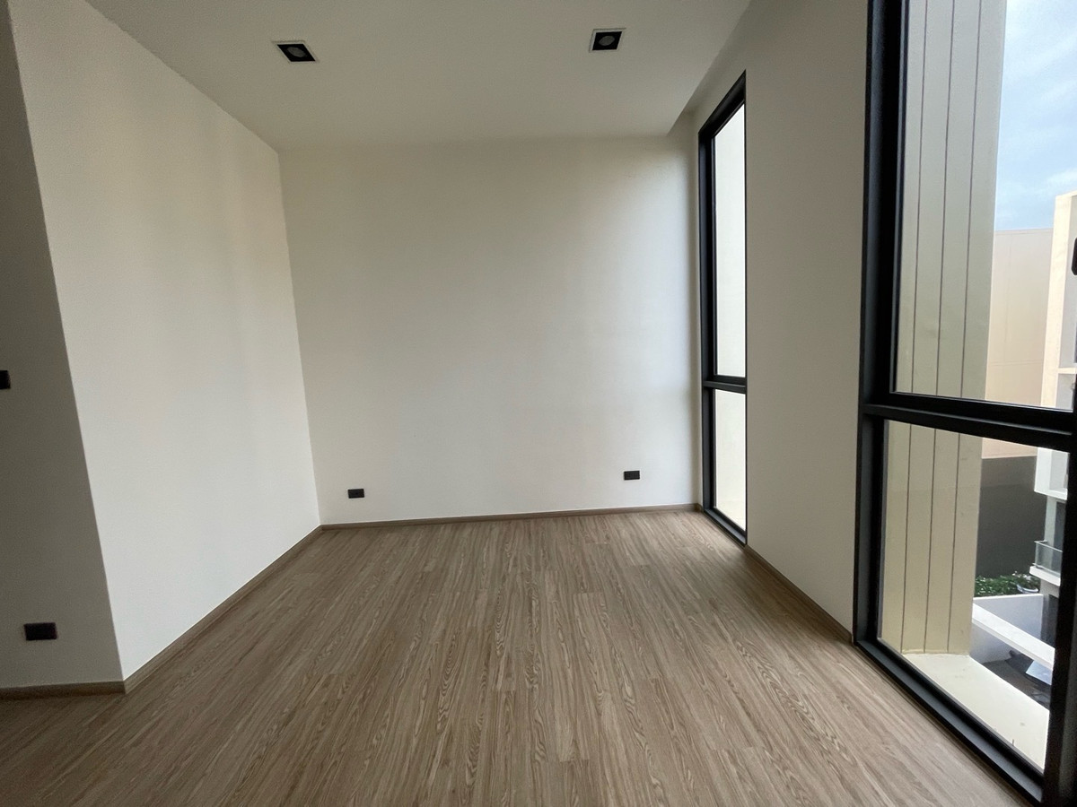 ให้เช่าทาวน์โฮมลาดพร้าว101 แฮปปี้แลนด์ : ให้เช่า – ทาวน์โฮมสุดหรู โครงการ THER LADPRAO 93 (เธอ ลาดพร้าว 93)  วิวสวน บรรยากาศร่มรื่น